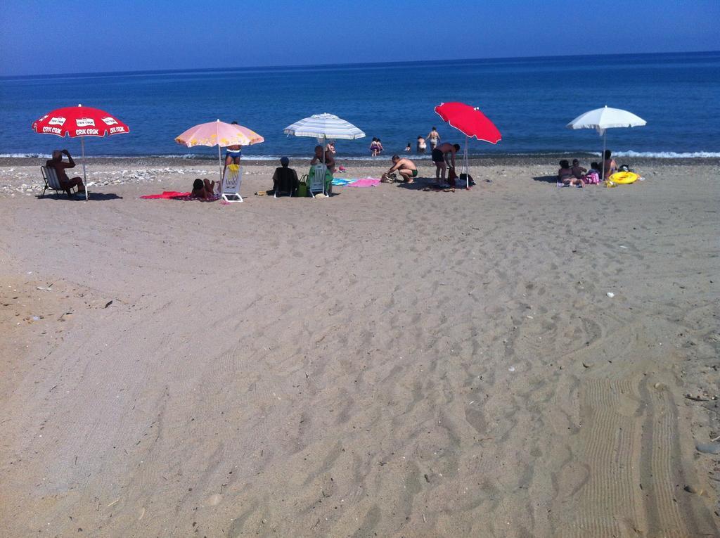 Paradise Beach Camera Mansardata Vicino Cefalu Piscina Aperta Campofelice Di Roccella Ngoại thất bức ảnh