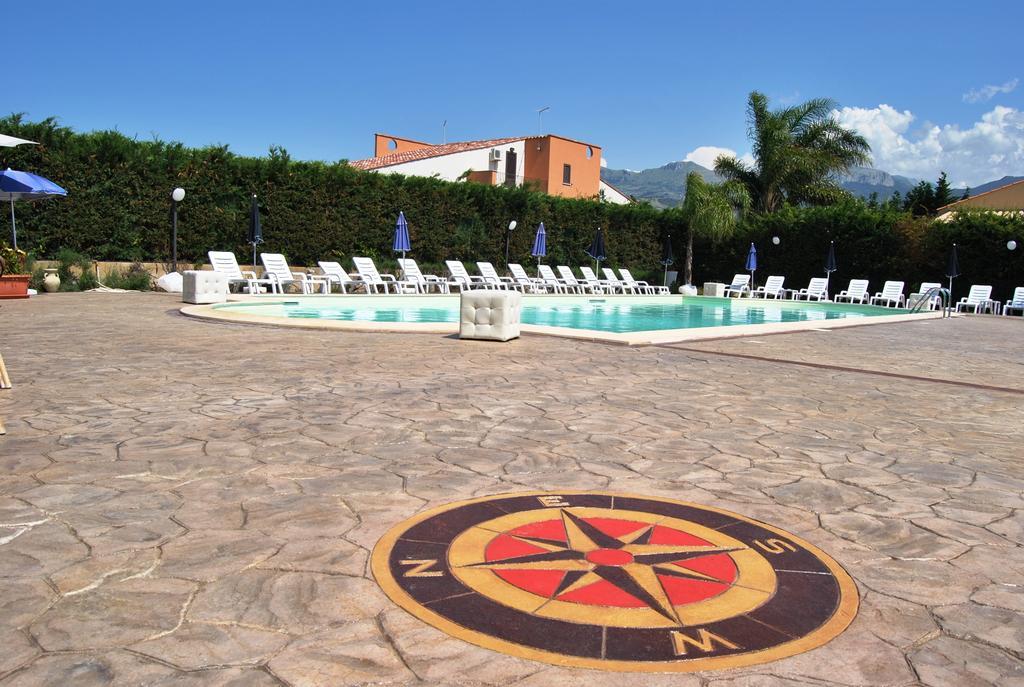 Paradise Beach Camera Mansardata Vicino Cefalu Piscina Aperta Campofelice Di Roccella Phòng bức ảnh