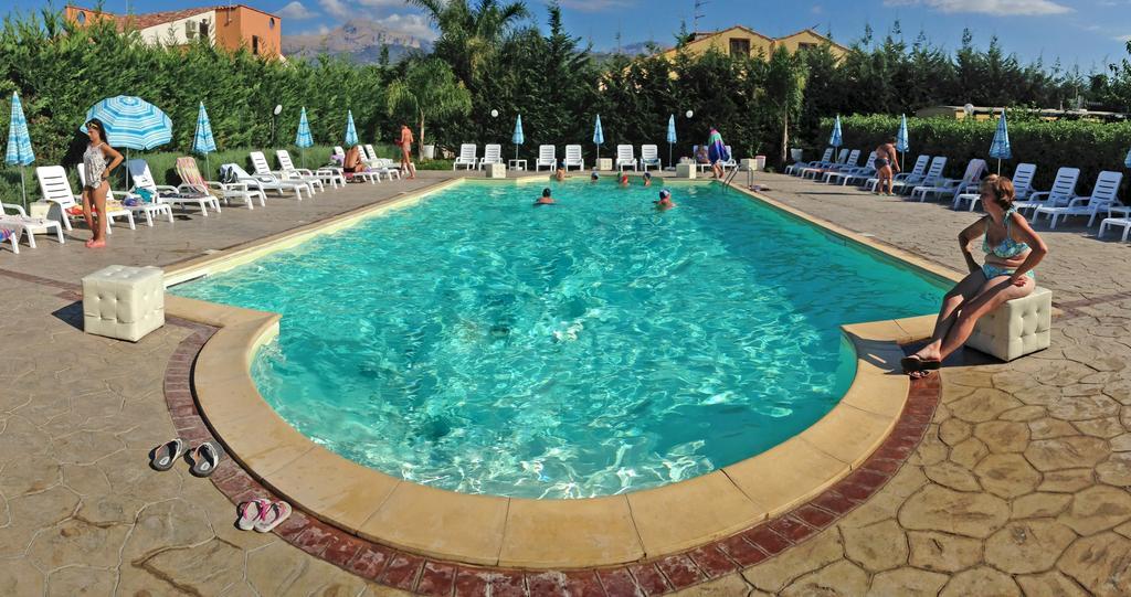 Paradise Beach Camera Mansardata Vicino Cefalu Piscina Aperta Campofelice Di Roccella Phòng bức ảnh