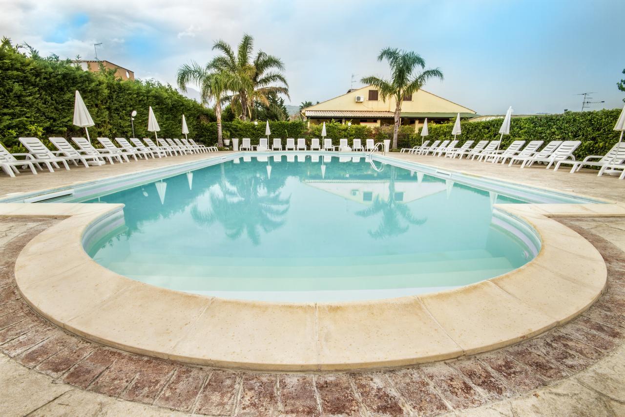 Paradise Beach Camera Mansardata Vicino Cefalu Piscina Aperta Campofelice Di Roccella Ngoại thất bức ảnh