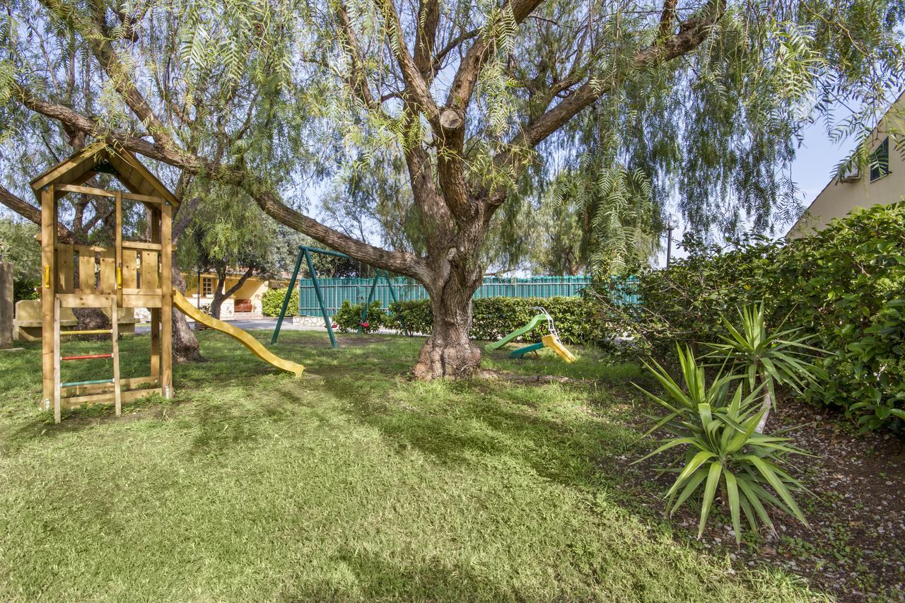 Paradise Beach Camera Mansardata Vicino Cefalu Piscina Aperta Campofelice Di Roccella Ngoại thất bức ảnh