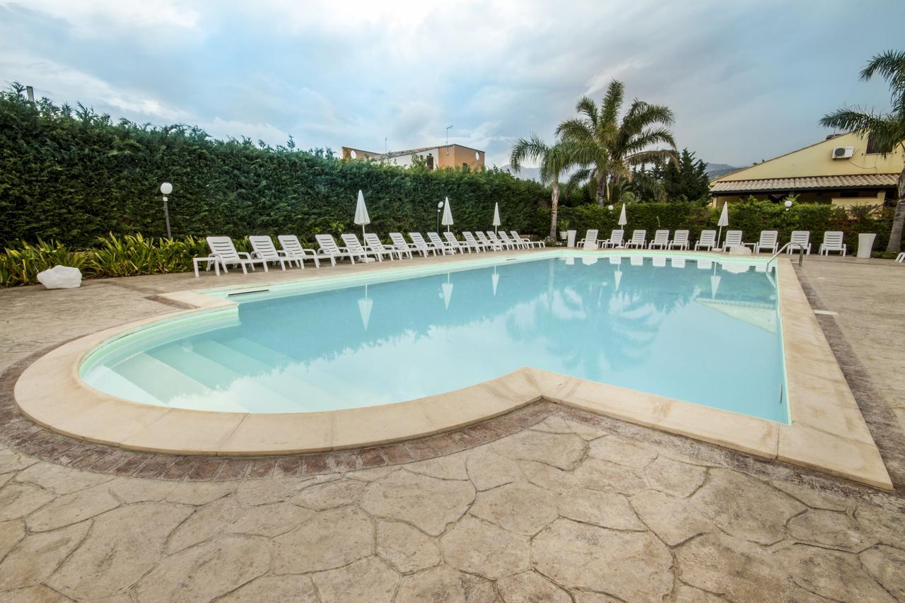 Paradise Beach Camera Mansardata Vicino Cefalu Piscina Aperta Campofelice Di Roccella Ngoại thất bức ảnh